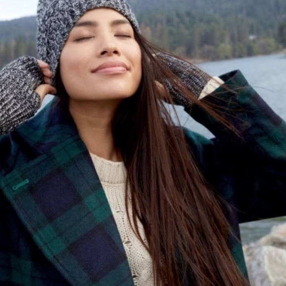 Rebecca Minkoff | Black and White Knitted Arm Warmers - Picture 6 of 6